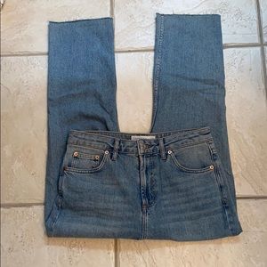 TOPSHOP straight leg jeans!!
